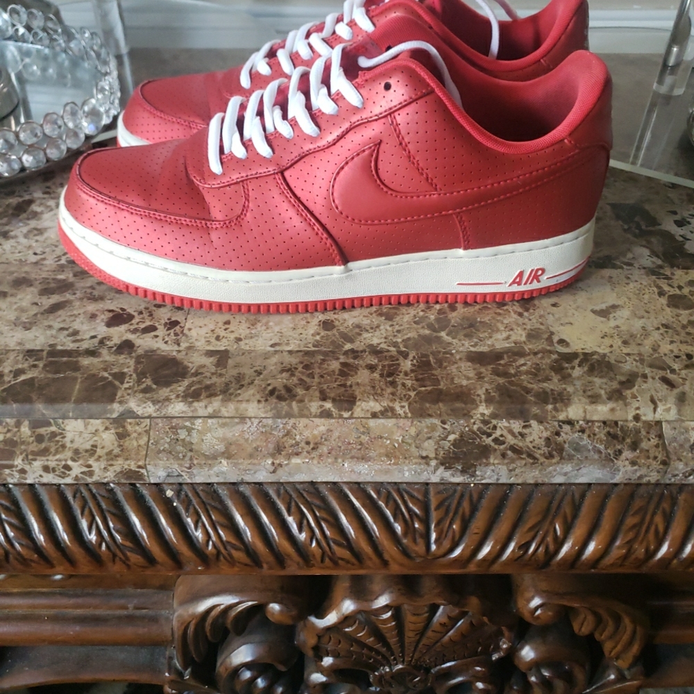 Men Air Force 1 Low '07 LV8 Action Red/White Sneakers Size 11.5